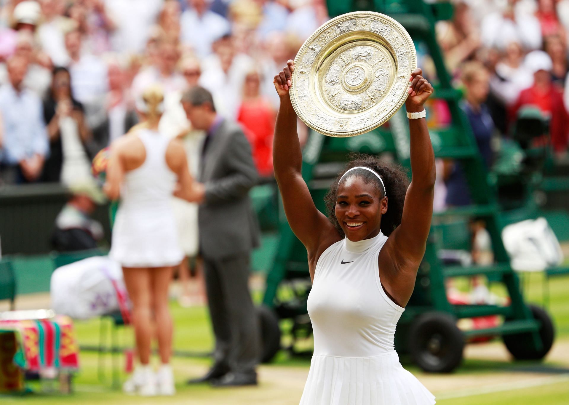Serena Williams with the Wimbledon 2016 trophy - Source: Getty